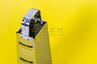 乳酪磨碎器,搓碎干酪,黄色背景,饮食,水平画幅,无人,阴影,奶酪,特写,钢铁