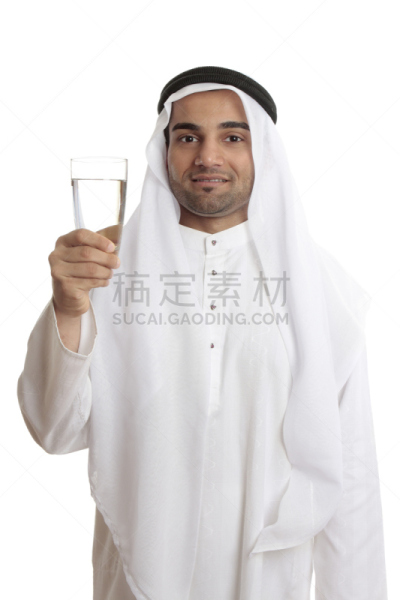 清新,饮用水,玻璃杯,拿着,中东人,男人,快乐,垂直画幅,水,稀缺