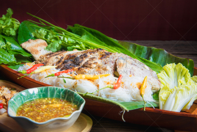 罗非鱼,鱼肉,炊具,红辣椒,餐具,格子烤肉,炸肉排,水平画幅,无人,膳食