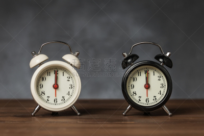 夜晚,白昼,闹钟,6点,数字化显示,12点整,背景分离,倒计时,复古风格,现代