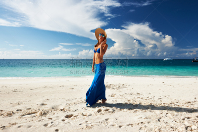 海滩,女人,晒黑,天空,水平画幅,沙子,夏天,户外,白人,享乐