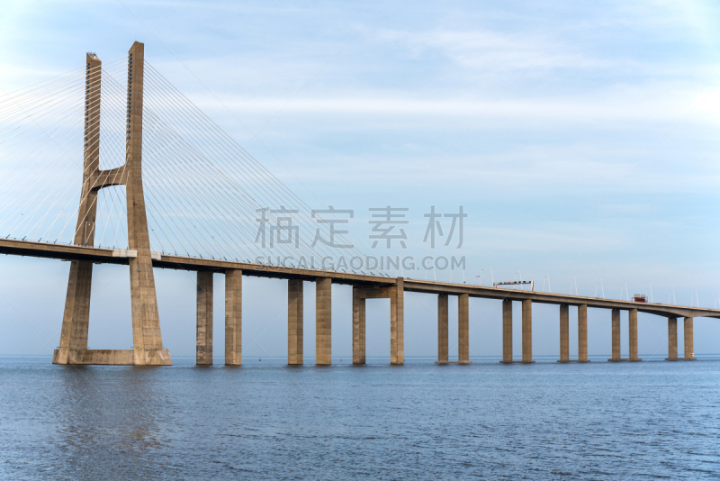 瓦斯科·达·伽马大桥,里斯本,商务,现代,喷泉,河流,散步道,户外,天空,建筑