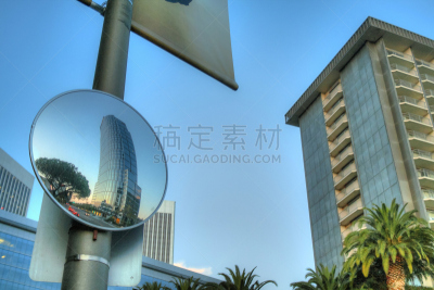 街道,汽车视镜,水平画幅,橙色,无人,蓝色,高动态范围成像,城市生活,户外,棕榈树