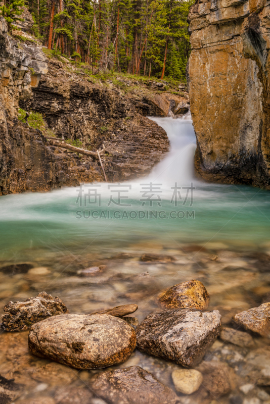 小溪,自然美,垂直画幅,天空,高视角,云,主干路,阿尔伯塔省,无人,苔藓