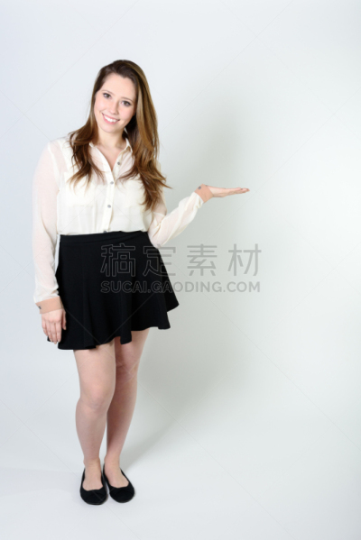 留白,青年女人,做手势,垂直画幅,美,美人,白人,仅成年人,青年人,荷叶边裙