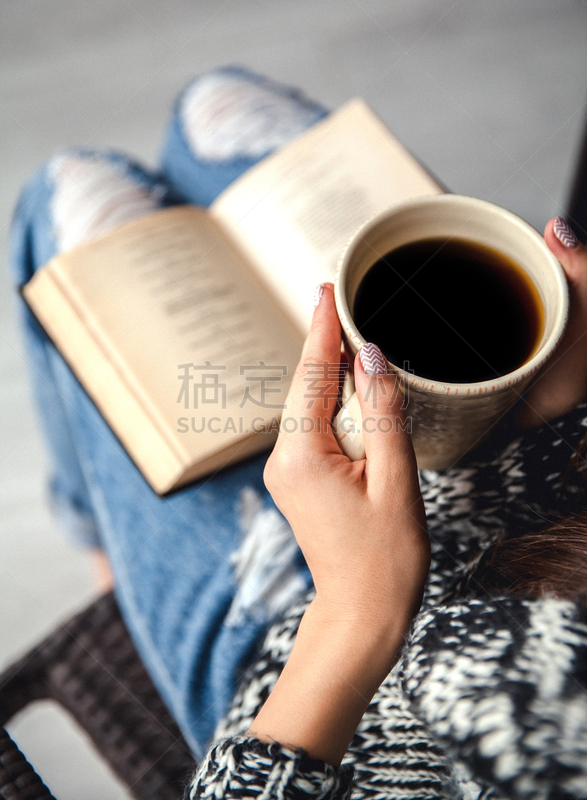 杯,工间休息,咖啡,清新,女孩,咖啡糖和可可粉交易,垂直画幅,女人,住宅房间,早餐