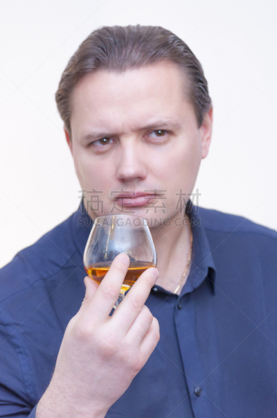 白兰地,威士忌,玻璃杯,拿着,男人,科涅克,垂直画幅,芳香的,含酒精饮料,饮料