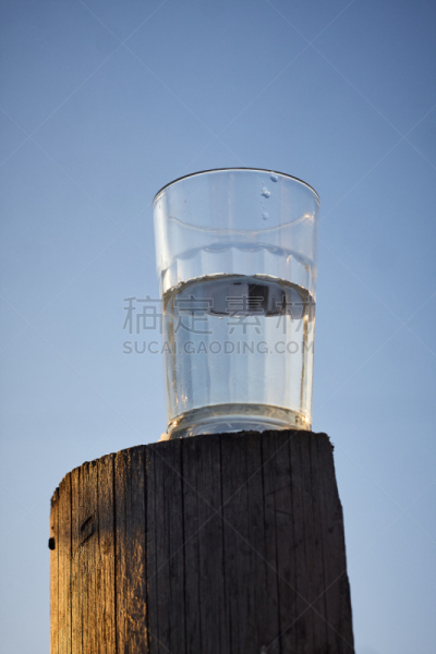水,玻璃,一半的,在上面,厚木板,自然,垂直画幅,古老的,基质,纯净