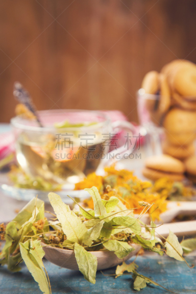 茶,欧锻树,野金盏花,垂直画幅,芳香的,无人,茶碟,早晨,干的,饮料