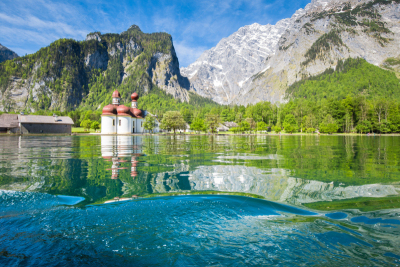 Lake KÃ¶nigssee with St. BartholomÃ¤ pilgrimage chapel in summer, Bavaria, Germany