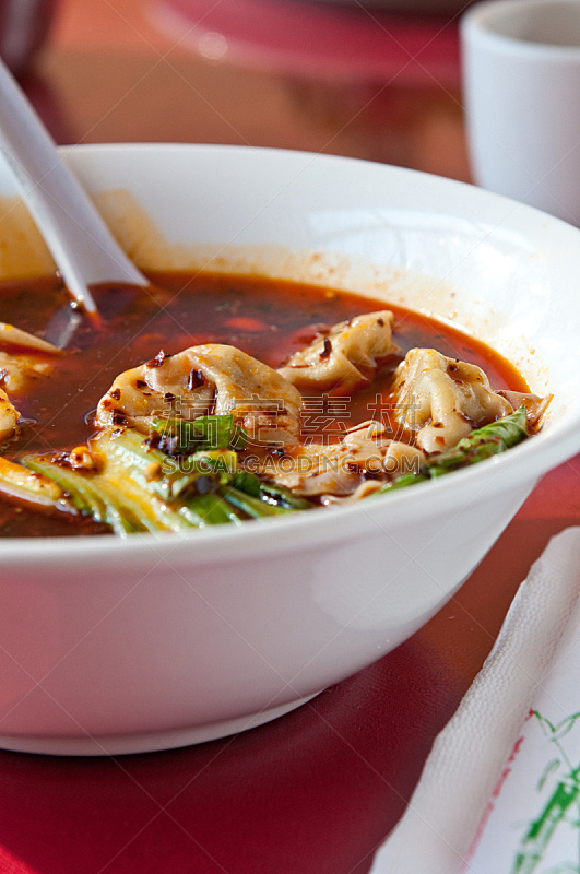红辣椒,汤,食用油,四川菜,馄饨,饺子,垂直画幅,葱,无人,香料