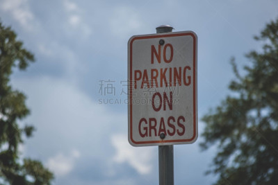 交通标志,美国,水平画幅,无人,停车场,户外,草,建筑业,商业金融和工业,私人财产标志