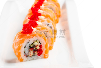 白色,寿司,黄瓜,咸水鳗,盘子,三文鱼,小鱼籽,面无表情,飞鱼,配方