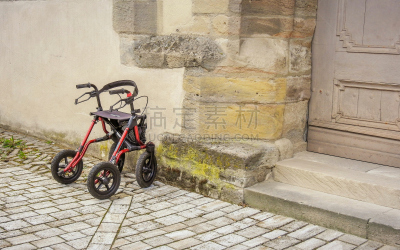 静止的,助行车,建筑物门,一个物体,前面,休闲活动,衰老过程,古老的,金属