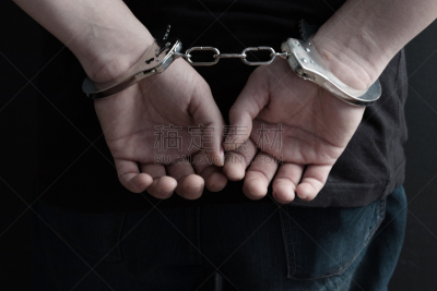 抑制的,手铐,罪犯,臀部,犯人,在之后,胸部,非洲人,四肢,拉美人和西班牙裔人