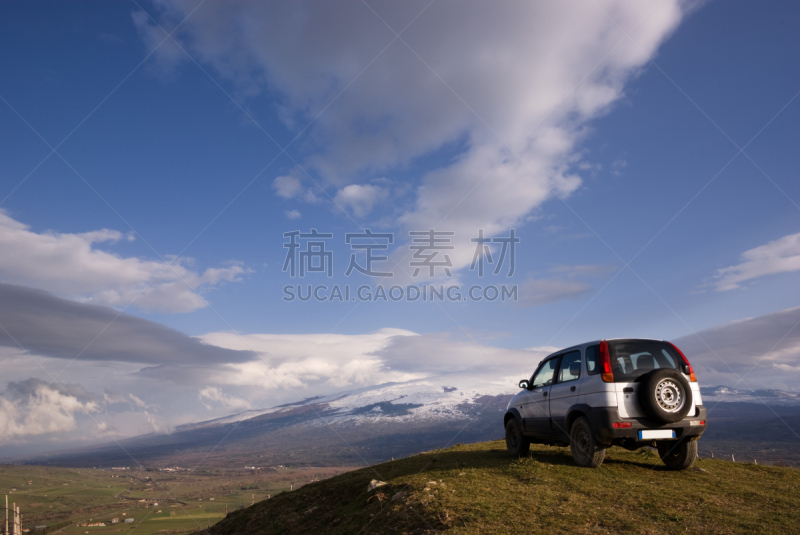 云景,路,一只动物,多功能车,四驱车,越野吉普,土路,埃特纳火山,天空,水平画幅