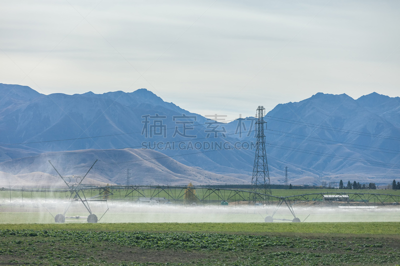 灌溉设备,管道,长的,自动喷水机,奥塔哥地区,新西兰坎特伯雷地区,草地围场,软管,水,天空