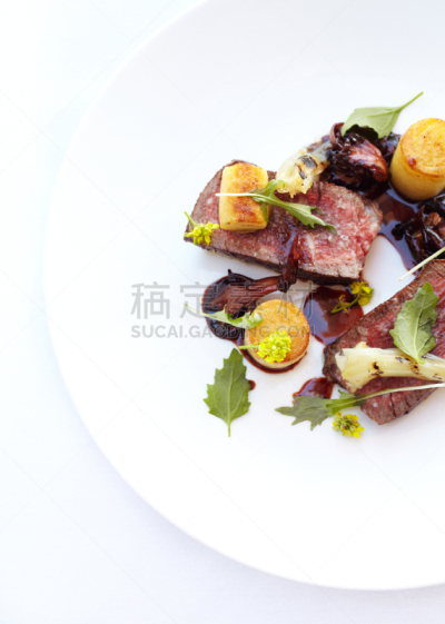 波特酒,法国小牛排,精制土豆,糖衣,豆酱,高级西餐,美味,盘子,餐具,华丽的