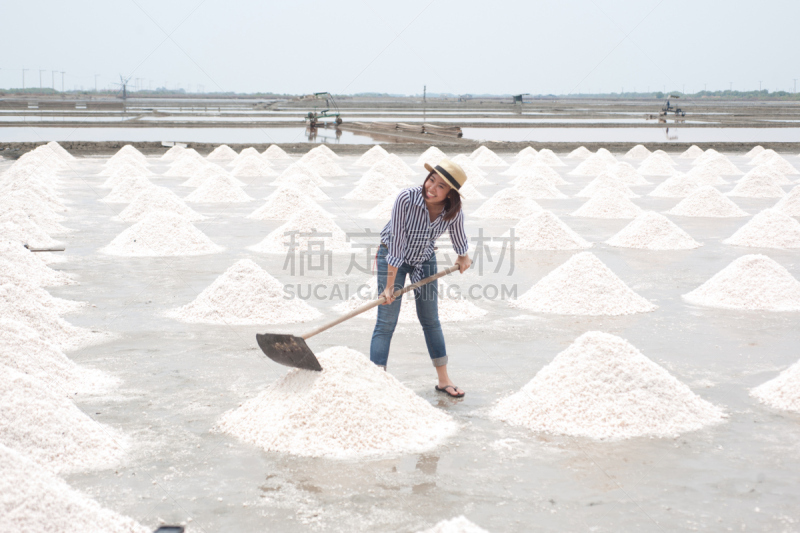 女人,生理盐水,钠,独轮手推车,矿物质,水平画幅,沙子,人,长方形,凹陷地形