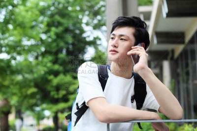 大学生,日式书包,青少年,水平画幅,电话机,户外,男性,青年人,学校,书