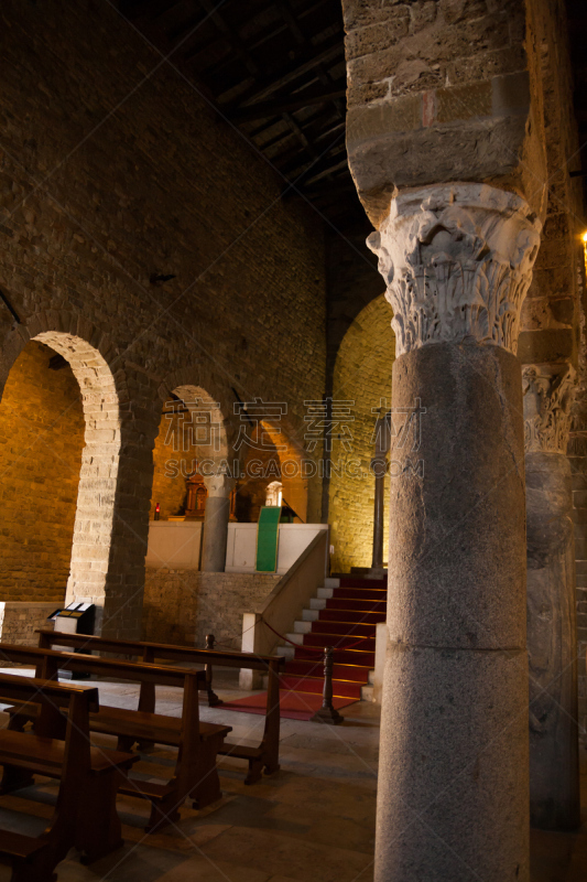 La Pieve di Santa Maria Assunta, è una piccola chiesetta che si affaccia sulla piazza principale del borgo ed è posgta praticamente affianco alla cattedraleLa Pieve di Santa Maria Assunta, è una piccola chiesetta che si affaccia sulla piazza principale de