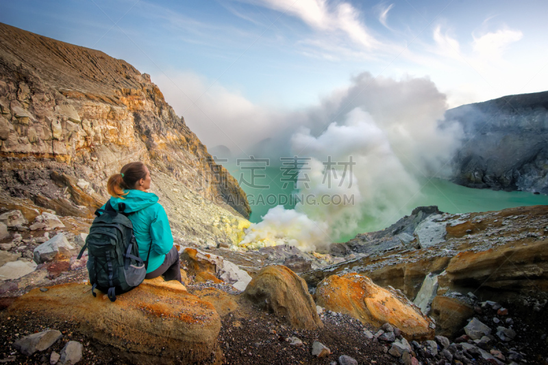 女人,徒步旅行,火山,风景,在上面,水平画幅,旅行者,夏天,户外,烟