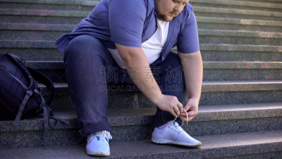 鞋带,人,领带,肥胖,青年男人,白昼,暴力,克服困难,人的脸部,在活动中