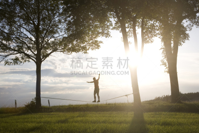 男人,平衡,水平画幅,走绳运动,专心,走钢丝,钢丝,运动,休闲追求,极限运动