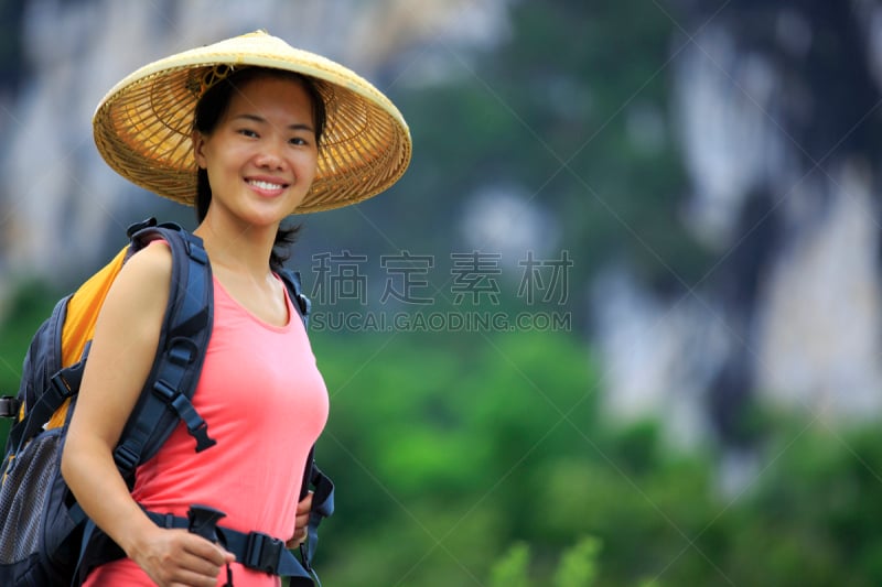 徒步旅行,女人,风景,桂林,人的脸部,雨帽,兴平,阳朔,锥形帽,登山杖