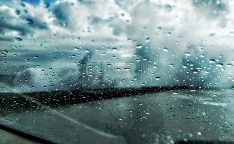 Mare mosso visto dalla città di Catania