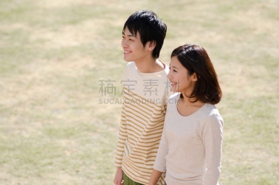 青年伴侣,草坪,仅日本人,浪漫,异性恋,女人,青年女人,梦想,用鼻掘,日本人