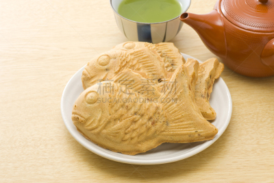 茶,鲷鱼烧,日本点心,绿茶,餐具,饮食,桌子,水平画幅,木纹,无人