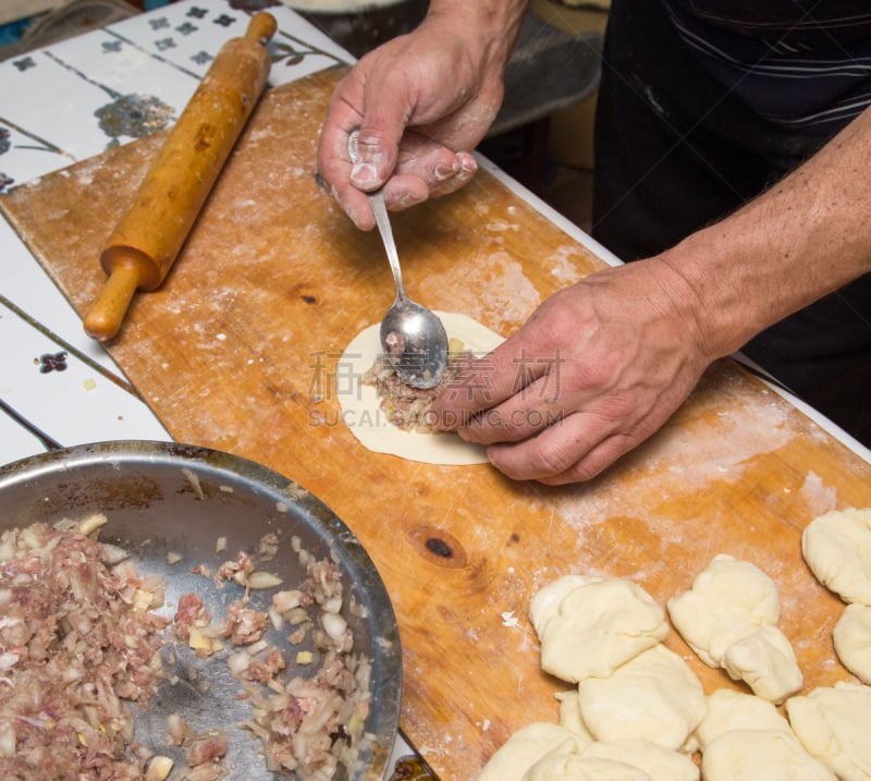 饺子,住宅内部,男人,哈萨克斯坦,肉品加工区,食品,室内,图像,桌子,手