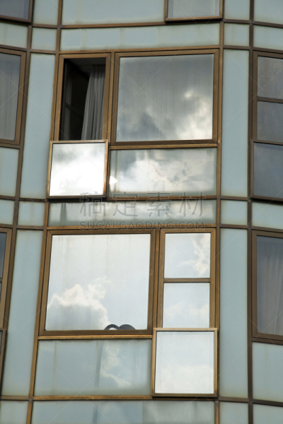 窗户,幕墙,花体,垂直画幅,天空,留白,无人,玻璃,长方形,几何形状