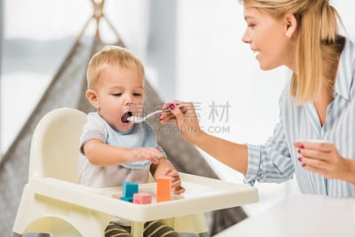 高脚椅,母亲,儿子,婴儿食品,家庭,父母,食品,童年,欢乐,婴儿
