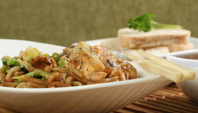 三文鱼,面条,中国米酒,照烧,水平画幅,无人,膳食,海产,大豆,特写