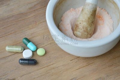 碾碎了的,药丸,杯,厚木板,水平画幅,研磨器,健康保健,胶囊,陶瓷制品,工具