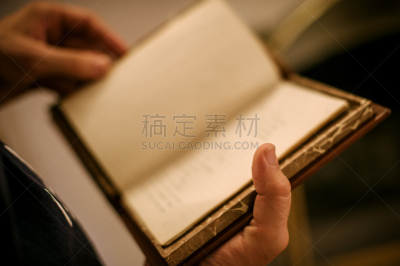 男人,图书馆,旧约书,好奇心,书店,校对,书架,仅一个中老年男人,教科书,文学