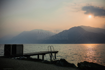 加尔达湖,意大利,托尔博莱,水,水平画幅,无人,夏天,湖,海滩,山