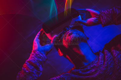 男人,虚拟现实,未来,全息图,休闲活动,智慧,计算机软件,男性,眼镜,现代