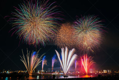 放焰火,东京,足立区,水,留白,东京天空树,水平画幅,夜晚,无人,日本