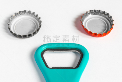 开瓶器,蓝色,白色背景,鸭舌帽,表格,两个物体,罐子,笑脸,乙醇,苏打
