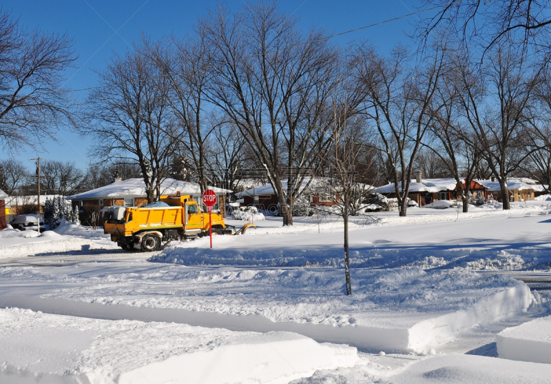 郊区,街道,卡车,天空,重的,雪,陆用车,秃树,停止标志,路盐