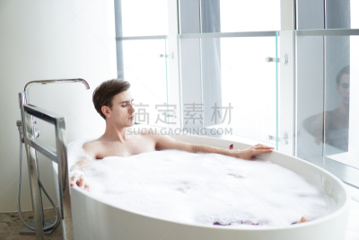 男人,浴盆,水平画幅,湿,仅男人,仅成年人,泡泡浴,青年人,人的脸部,成年的