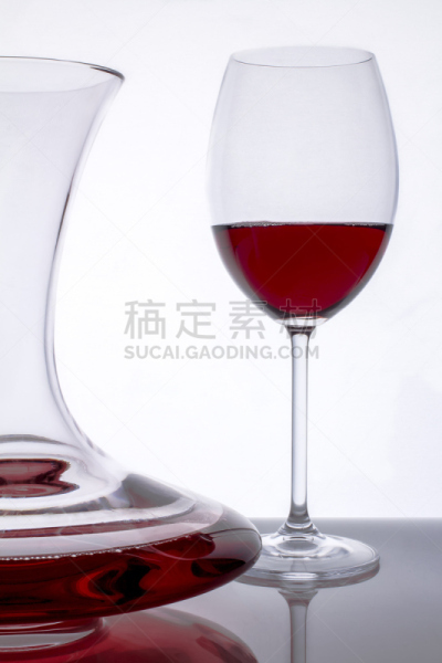 玻璃瓶,玻璃杯,三个人,红色,埃希瓦金字塔,马尔贝克,玻璃水瓶,斟酒侍者,莫尔乐葡萄,酒瓶