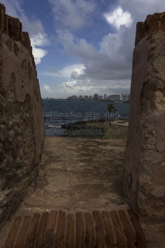 Peaks of Puerto Rico´s beaches in San juan overviewed by the Masonry Walls. These sneak peaks of the beaches show why tourists visit this place during vacations to take pictures like these; with clear blue skies, calm blue waters and old mantained archite