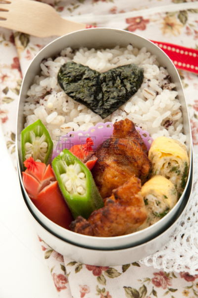 日本,垂直画幅,野餐,米饭炸肉饼,幼儿园,小吃,外卖食品,炸丸子,心型