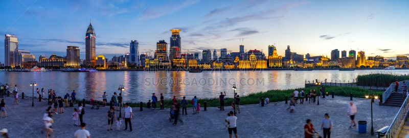 上海,都市风光,浦西,建筑平台,外滩,黄浦江,滨水,全景,大量人群,霓虹色