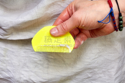 虱子,梳子,头虱,寄生的,女人,水平画幅,纺织品,手,健康保健