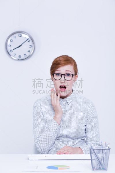 女人,等,垂直画幅,办公室,核对时间,星期一,情绪压力,小企业,恐惧,新创企业